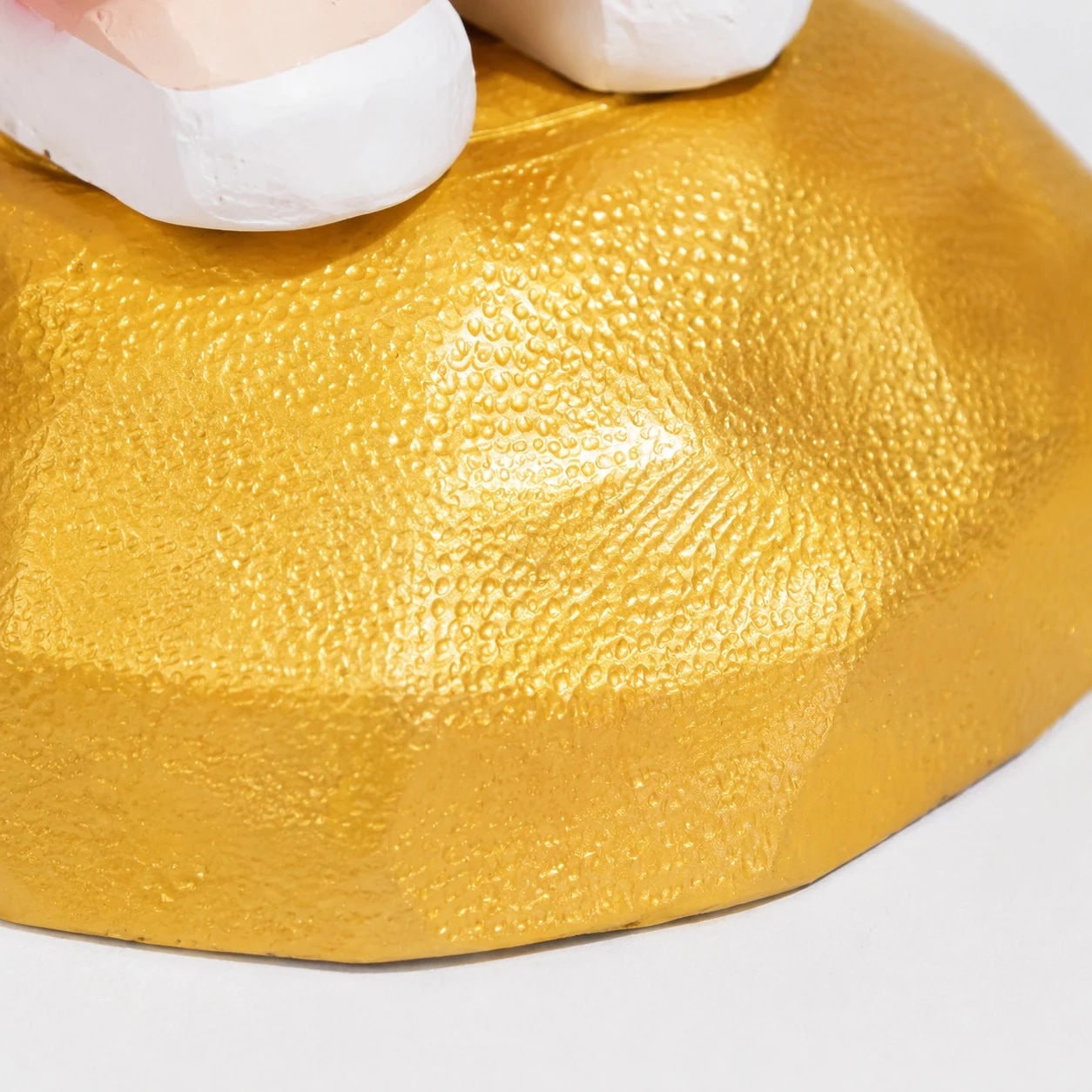 Gold display base detail
