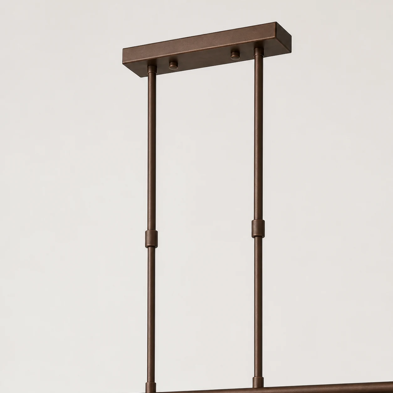 Detail der verstellbaren Stange und rechteckigen Deckenplatte