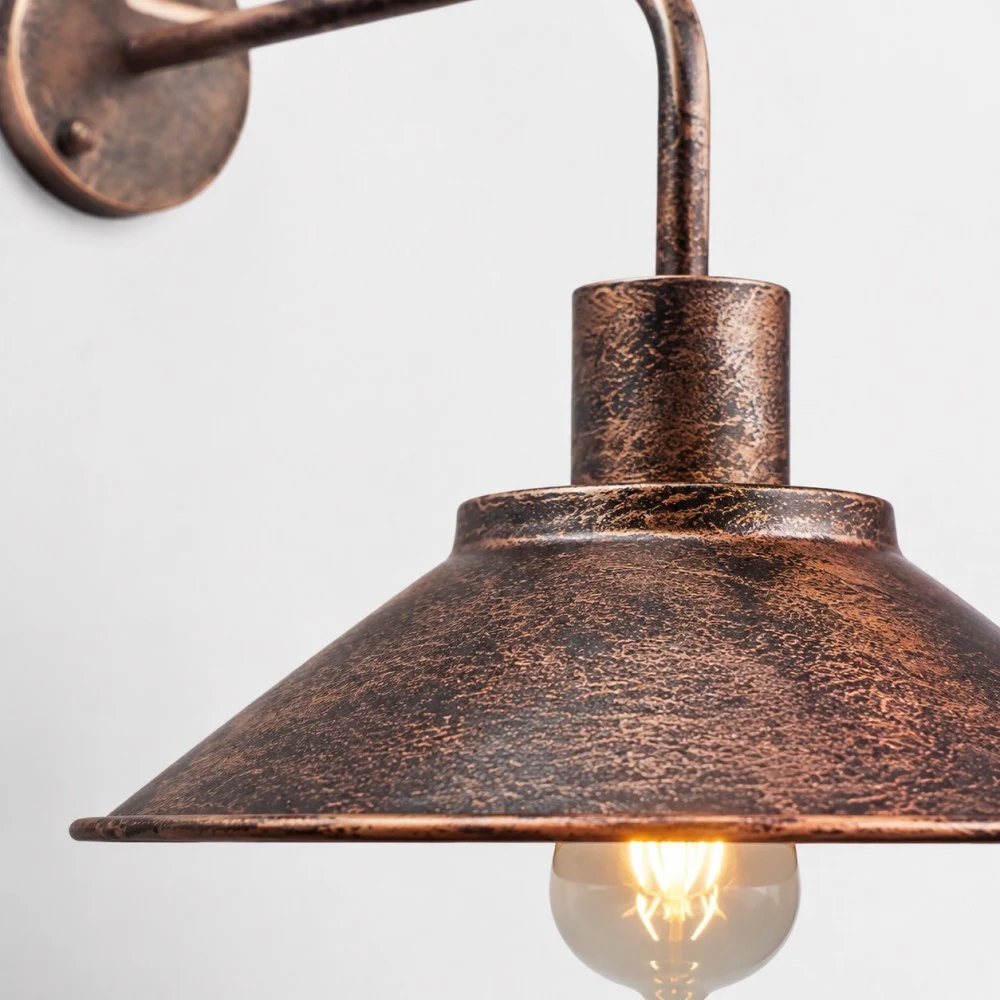 Antique metal wall lamp structure